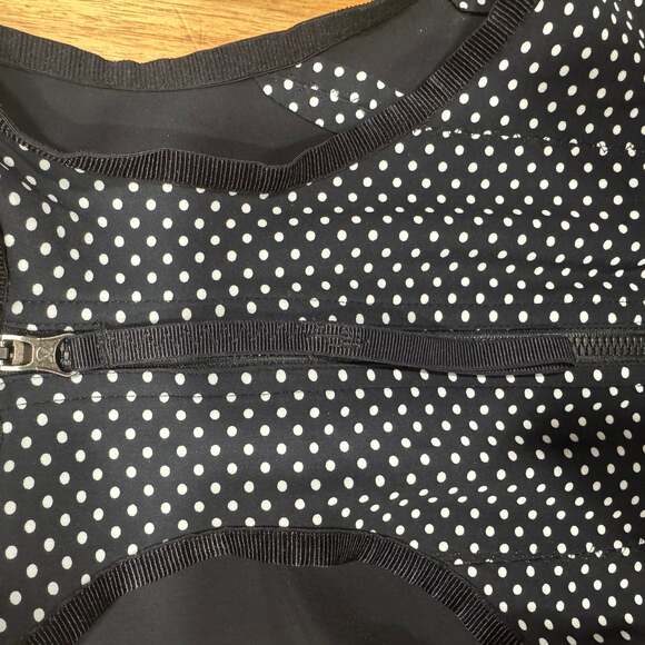 lululemon athletica - Picture 2 of 6